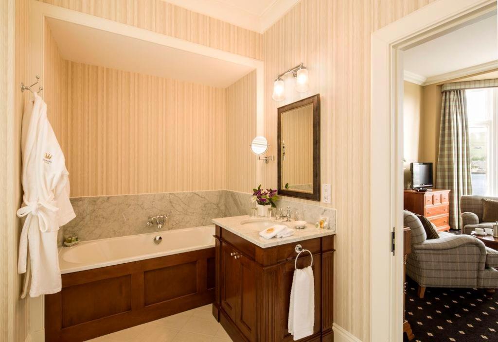 The Royal Hotel Campbeltown Room photo